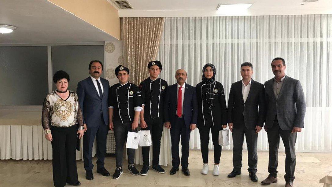 Kayseri Gastronomi Festivalinde ve İzmir Çeşme Genç Turizmciler Yarışmalarında Birincilik Ödülü Alan Öğrencilerimiz Ziyaret Edildi