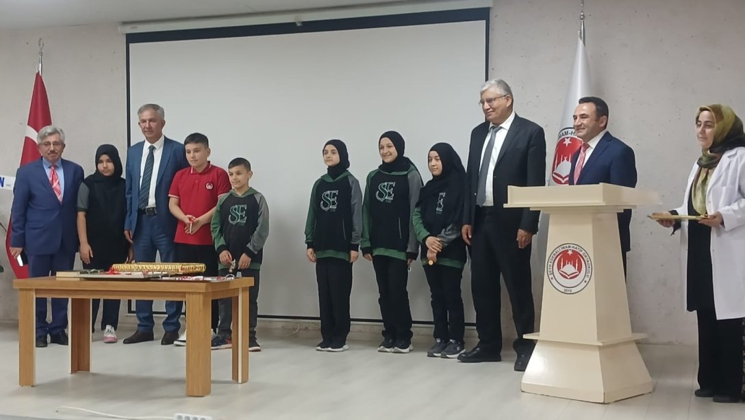 40 Hadis Ezber Yarışması Ödül Töreni Şeyh Edebali İmam Hatip Ortaokulu'nda Gerçekleştirildi