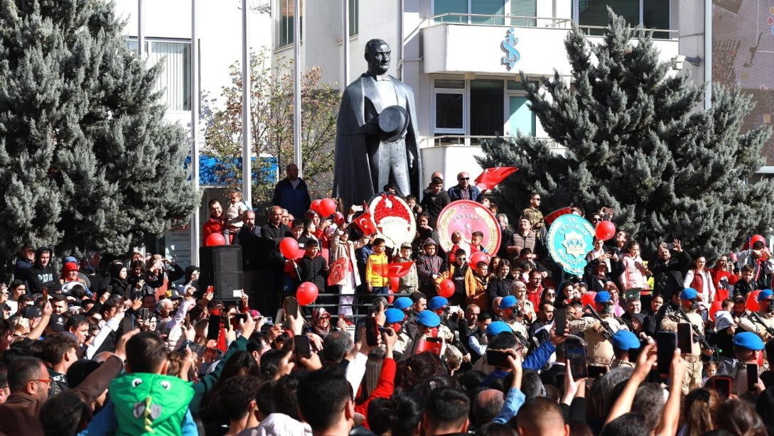 İlimizde 29 Ekim Cumhuriyet Bayramı Coşkuyla Kutlandı