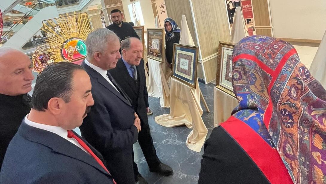 Peygamber Efendimizin Doğumunun 1500. Yılına Özel Tezhip ve Ebru Sergisi Açıldı