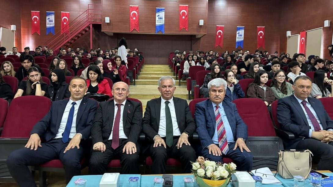 ANADOLU MEKTEBİ'NDE AYTMATOV İZİ: GENÇLERDEN ANLAMLI PANEL