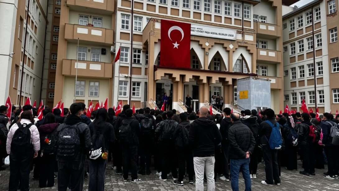 Bayraklarla Kenetlendik, Fidanlarla Yaşatıyoruz