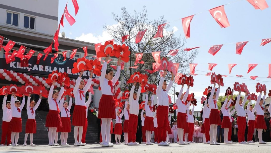 23 Nisan Ulusal Egemenlik ve Çocuk Bayramı Coşkuyla Kutlandı