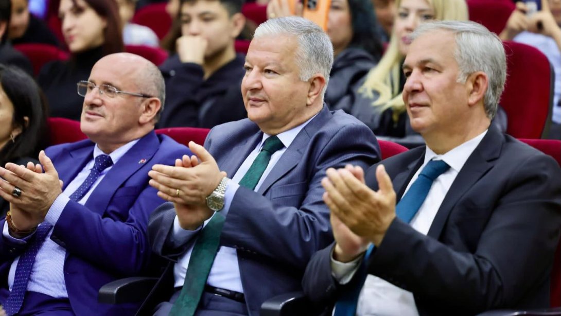 Bozkırın Tezenesi Neşet Ertaş'ın Türküleri Gençlerin Dilinde Yankılandı
