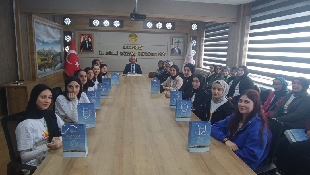 İl Milli Eğitim Müdürümüz Sayın Metin Alpaslan, "Kutlu İzde Adım Adım Kültür Mirası Yolculuğu" Projesi Kapsamında İlimizde Bulunan Öğrencileri Makamında Ağırladı.