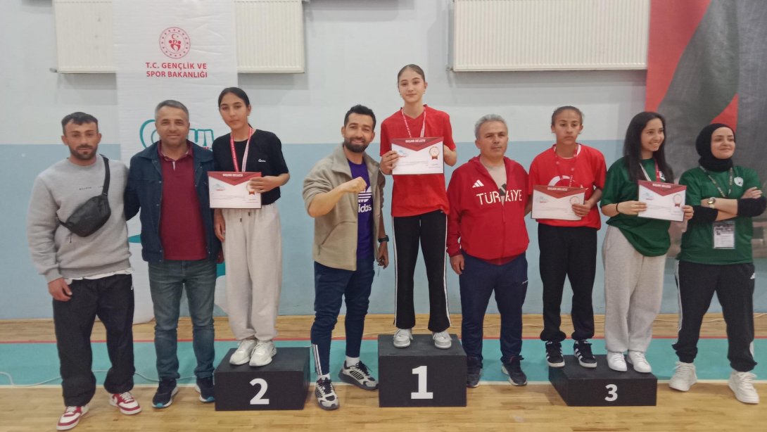 BİLEĞİYLE GÜÇ, AZMİYLE GURUR OLDU
