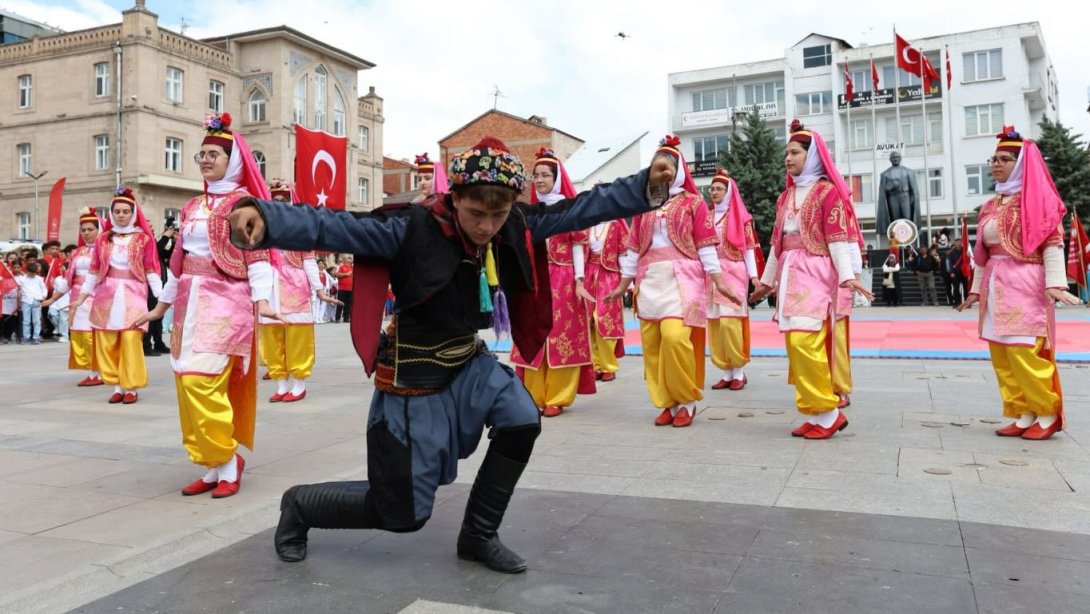 Gençliğin Bayramı Meydanlara Taştı