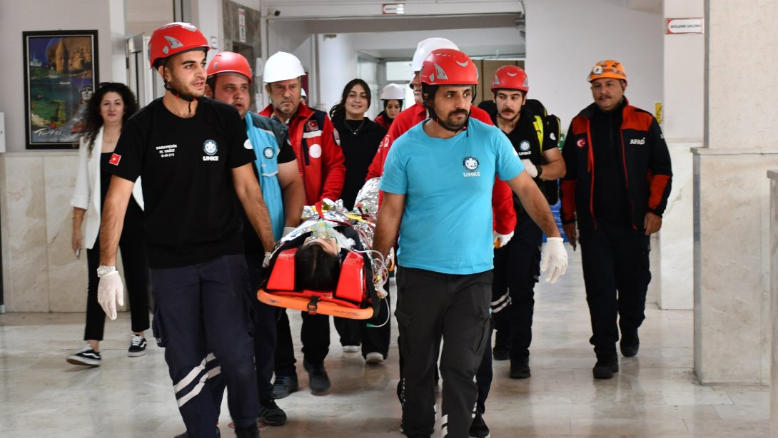 AKSARAY'DA GERÇEĞİNİ ARATMAYAN AFET TATBİKATI: HAYAT KURTARAN MÜDAHALELER SAHADA